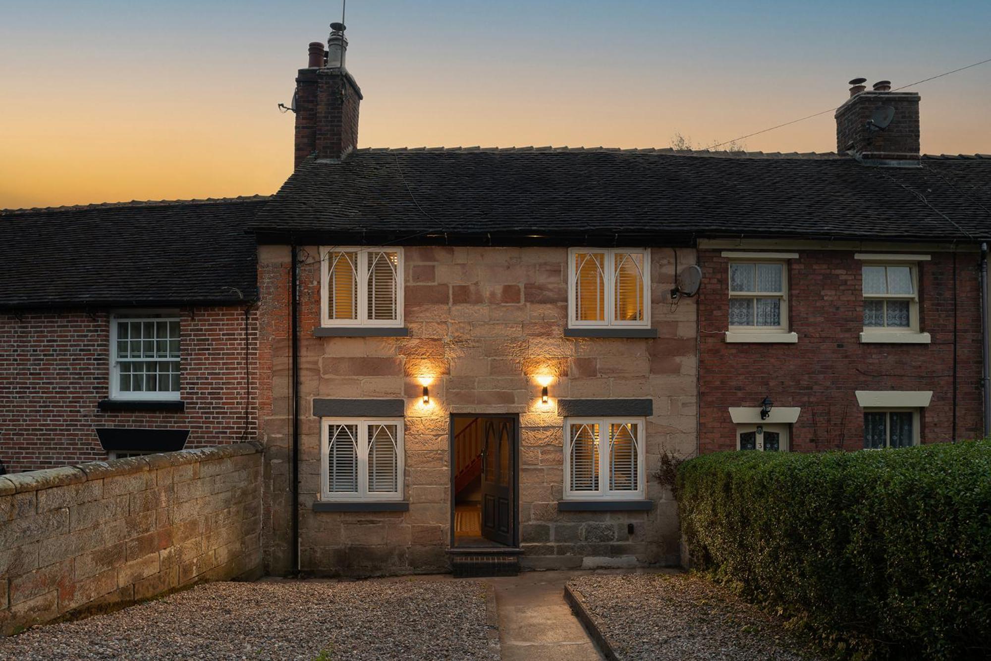 Angel Cottage - 5 Mins Drive To Alton Towers! Exterior photo